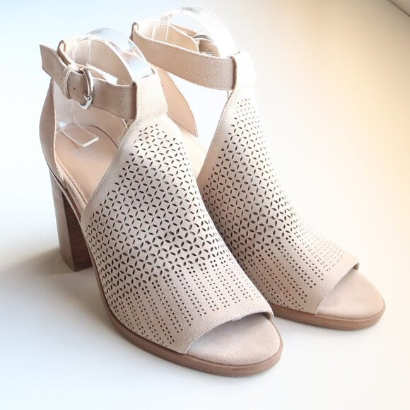 Marc Fisher Beige Laser-cut Suede Leather Peep Toe Block Heel Ankle Strap Sandal - Picture 3 of 16